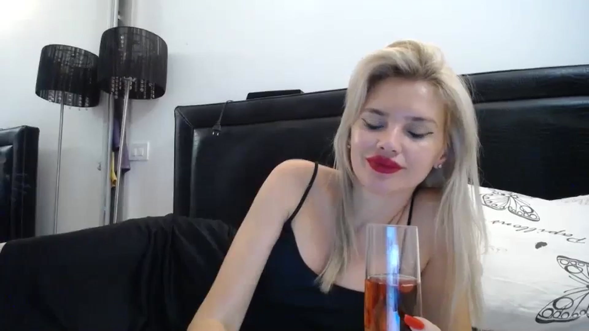 Gallery image thumbnail from Dulcineaa's myfreecams stream on, 08/31/2023, 22:05 image 19 of 20