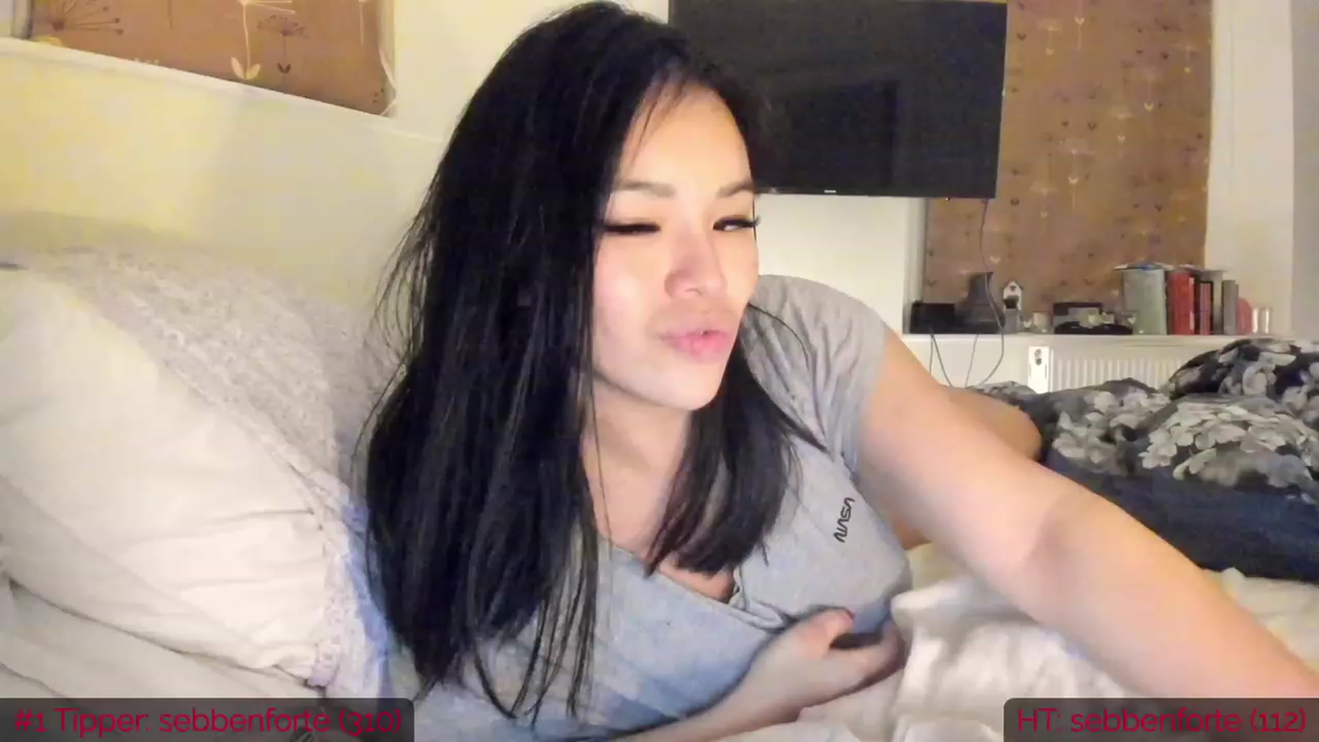 Gallery image thumbnail from DumplingHyuga's myfreecams stream on, 01/27/2023, 21:48 image 4 of 20