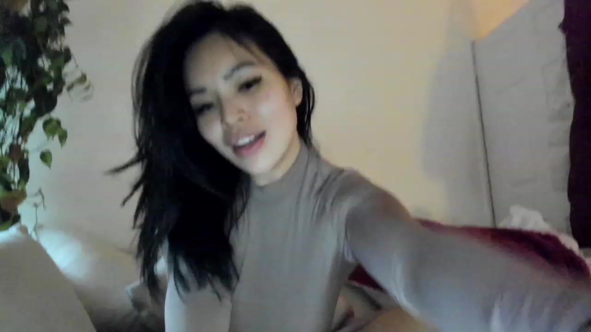 Gallery image thumbnail from DumplingHyuga's myfreecams stream on, 04/06/2023, 16:47 image 12 of 20