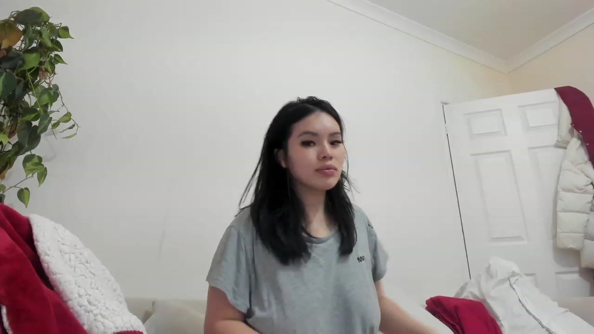 Gallery image thumbnail from DumplingHyuga's myfreecams stream on, 04/06/2023, 16:47 image 4 of 20