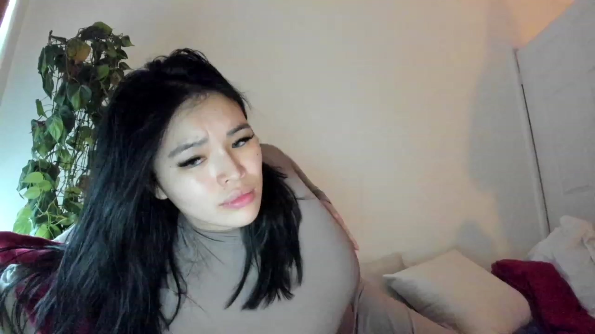 Gallery image thumbnail from DumplingHyuga's myfreecams stream on, 04/06/2023, 16:47 image 9 of 20