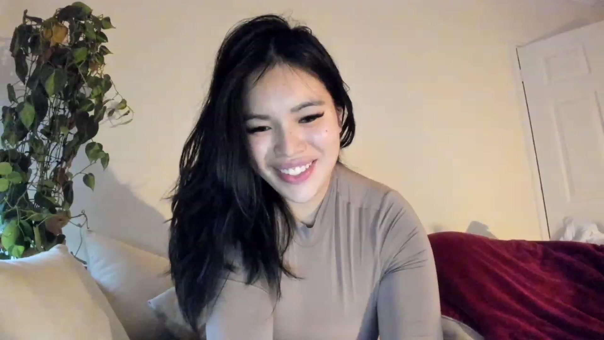 Gallery image thumbnail from DumplingHyuga's myfreecams stream on, 04/06/2023, 16:47 image 15 of 20