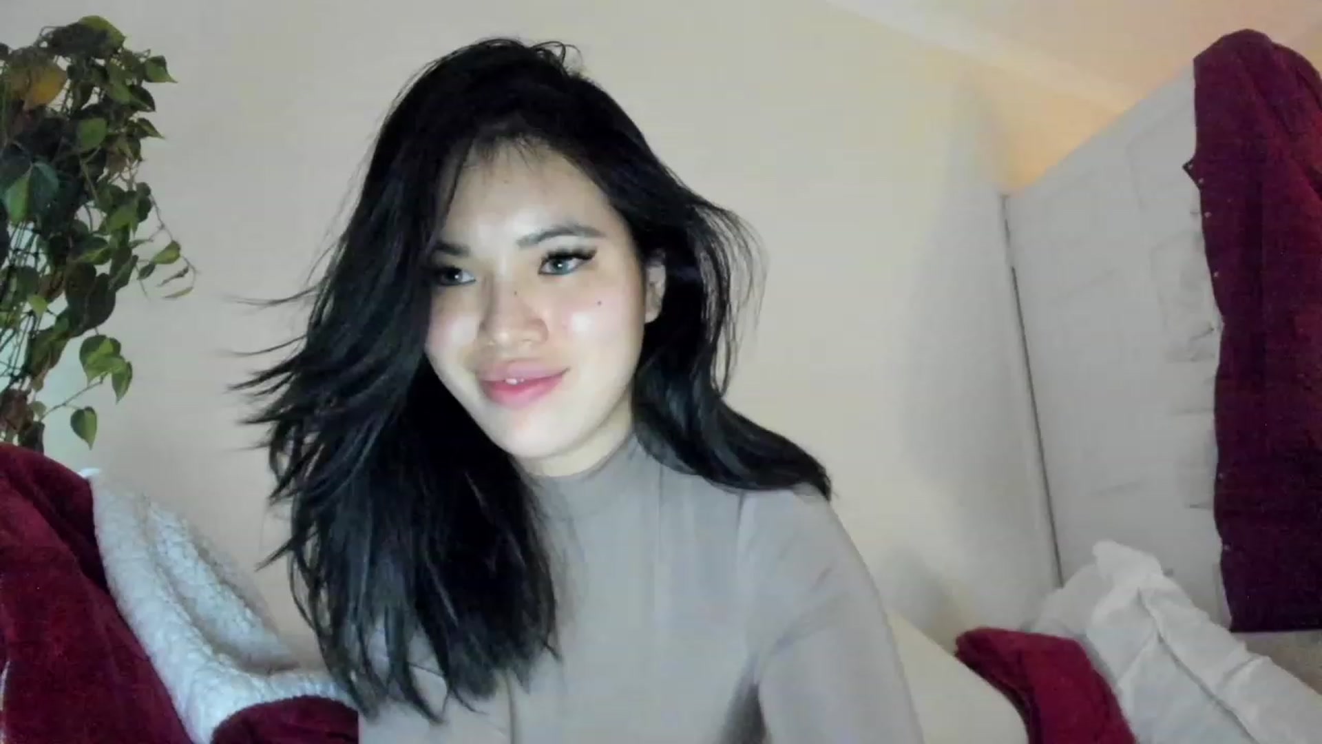 Gallery image thumbnail from DumplingHyuga's myfreecams stream on, 04/06/2023, 16:47 image 7 of 20