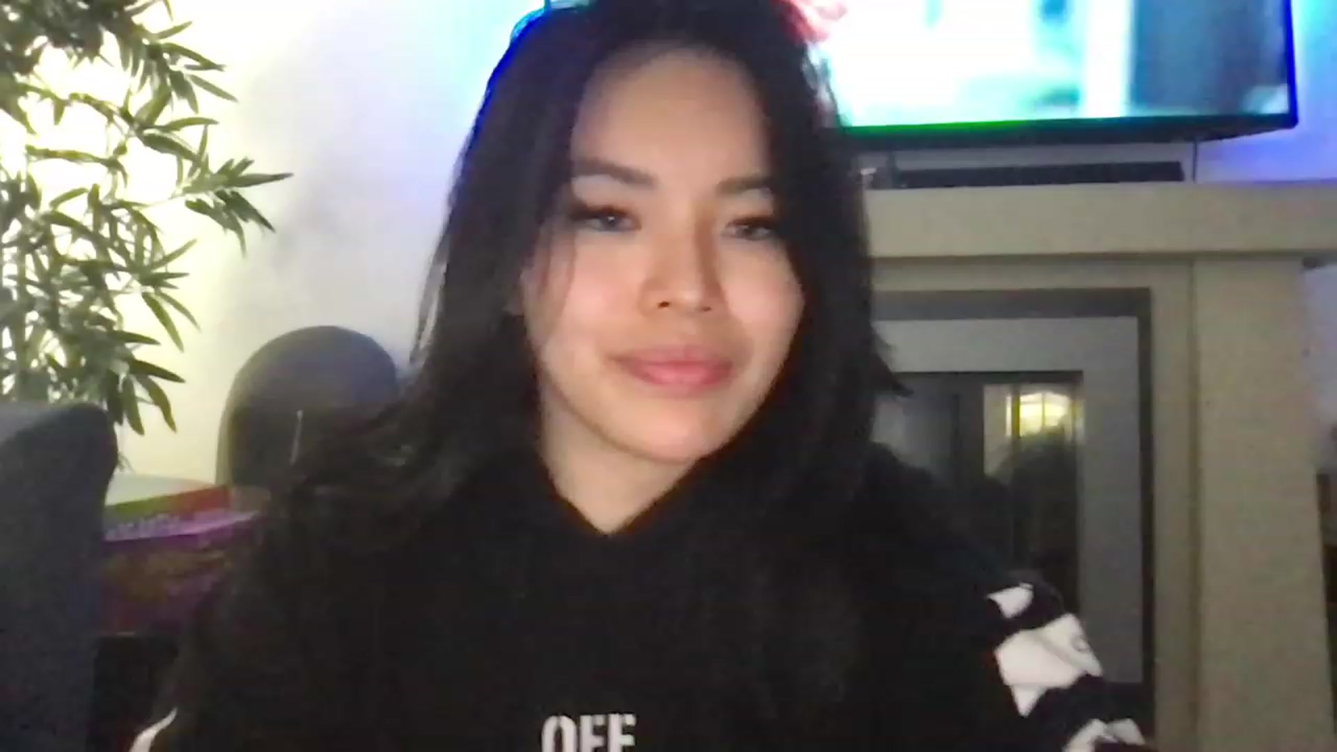 Gallery image thumbnail from DumplingHyuga's myfreecams stream on, 04/24/2023, 14:33 image 1 of 20