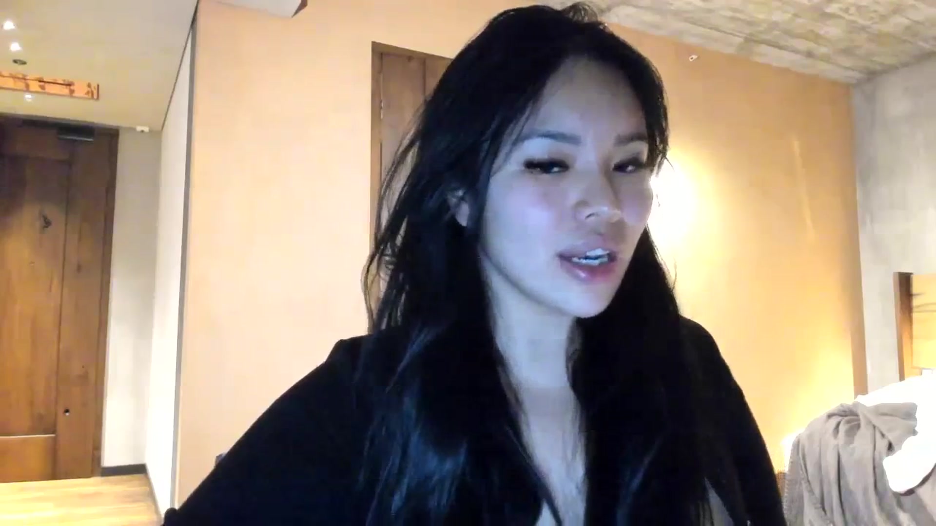 Gallery image thumbnail from DumplingHyuga's myfreecams stream on, 11/29/2023, 04:10 image 11 of 20