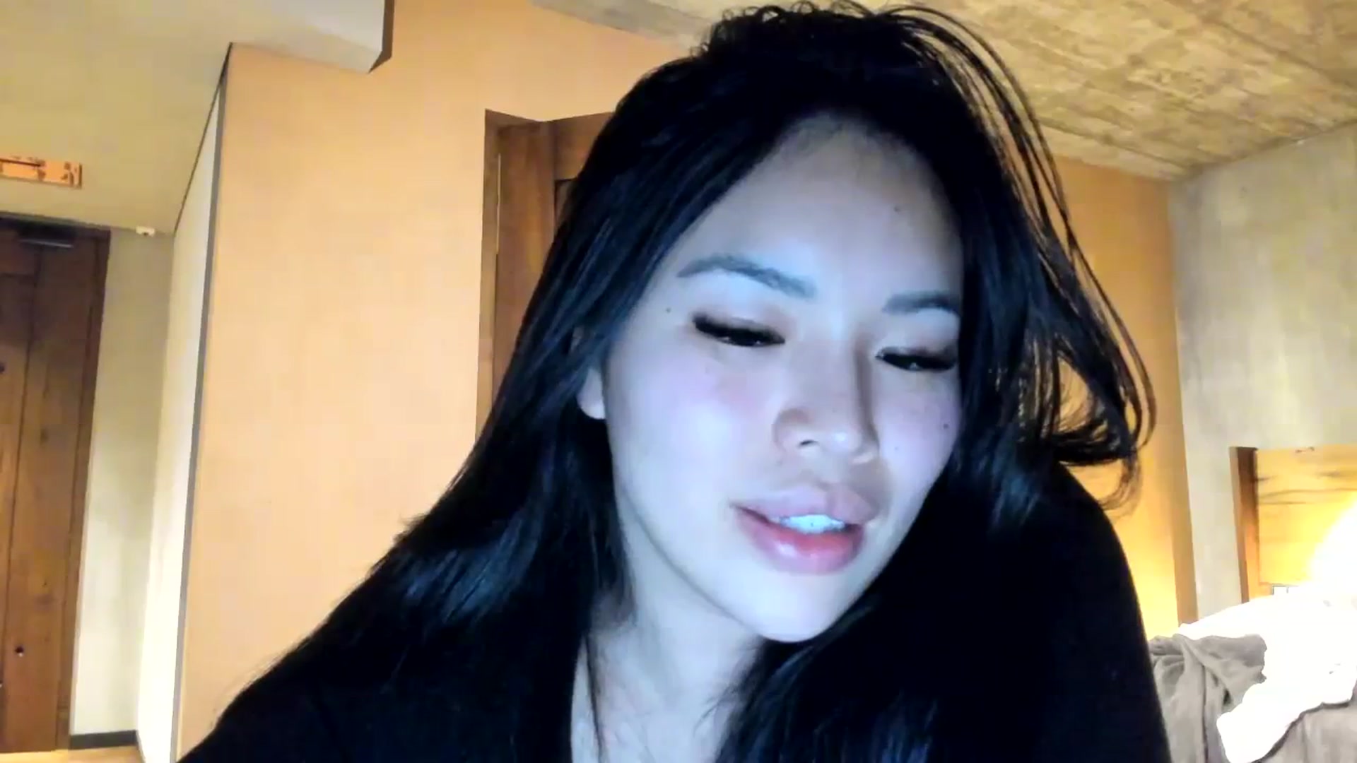 Gallery image thumbnail from DumplingHyuga's myfreecams stream on, 11/29/2023, 04:10 image 20 of 20