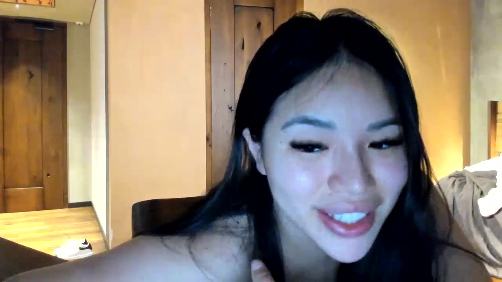 Gallery image thumbnail from DumplingHyuga's myfreecams stream on, 11/29/2023, 04:10 image 7 of 20