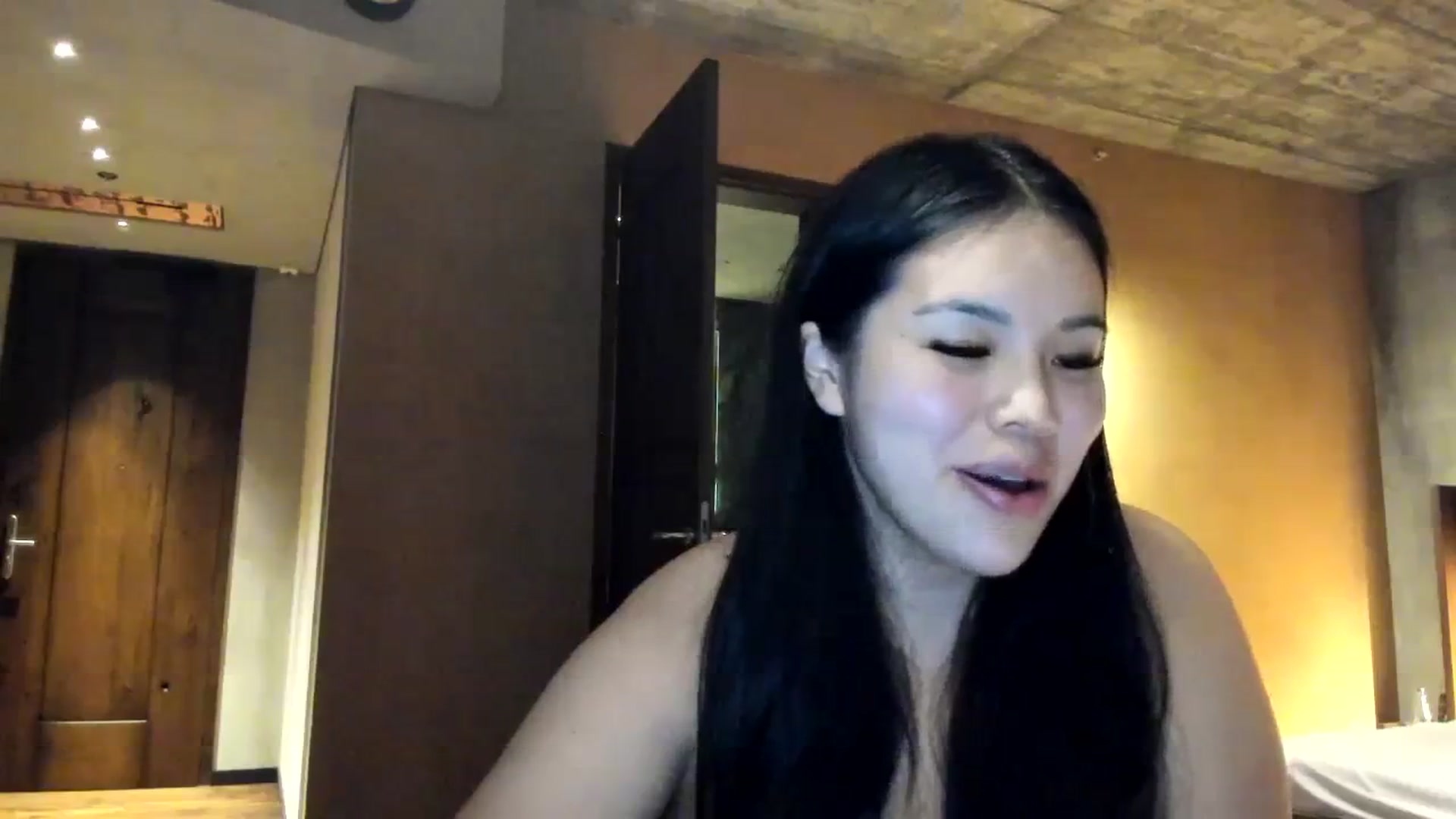 Gallery image thumbnail from DumplingHyuga's myfreecams stream on, 12/01/2023, 04:24 image 4 of 20