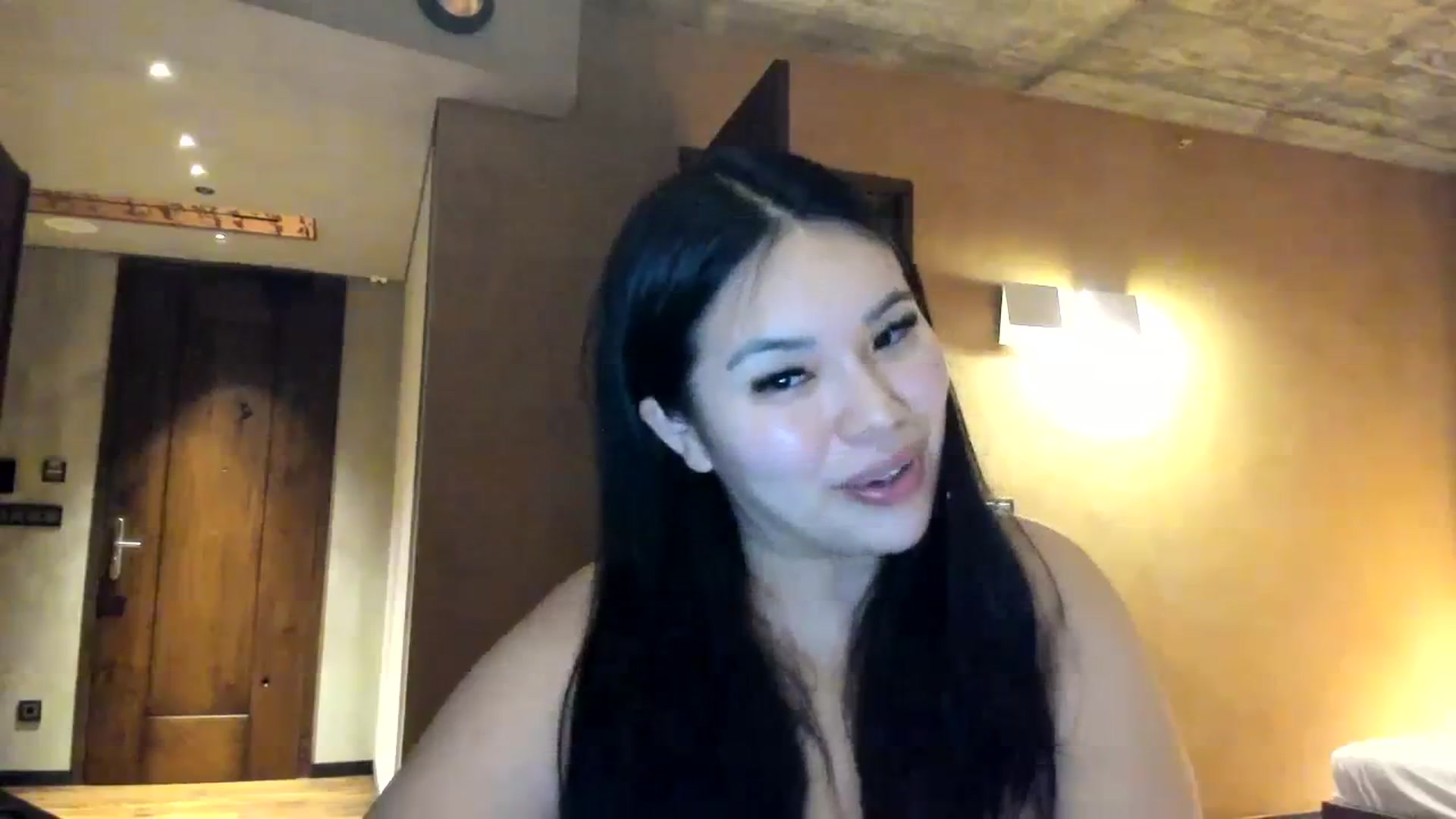 Gallery image thumbnail from DumplingHyuga's myfreecams stream on, 12/01/2023, 04:24 image 10 of 20