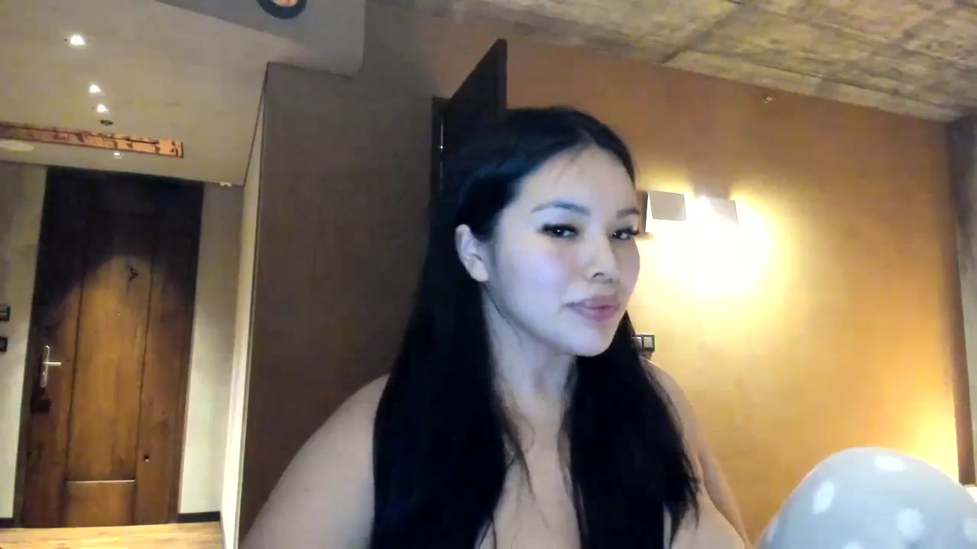 Gallery image thumbnail from DumplingHyuga's myfreecams stream on, 12/01/2023, 04:24 image 5 of 20