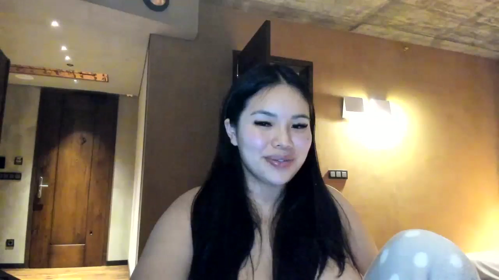 Gallery image thumbnail from DumplingHyuga's myfreecams stream on, 12/01/2023, 04:24 image 9 of 20