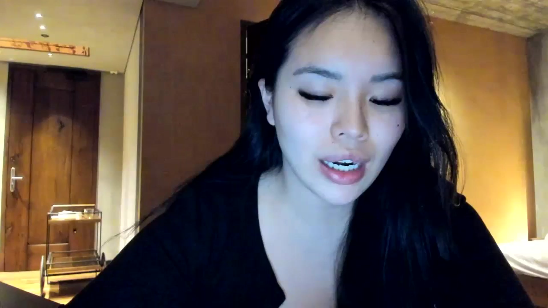 Gallery image thumbnail from DumplingHyuga's myfreecams stream on, 12/03/2023, 02:00 image 13 of 20