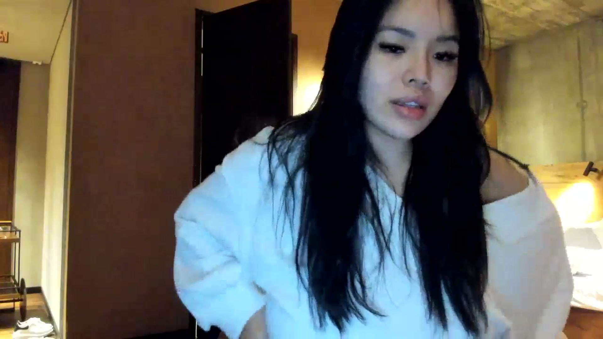 Gallery image thumbnail from DumplingHyuga's myfreecams stream on, 12/03/2023, 02:00 image 8 of 20