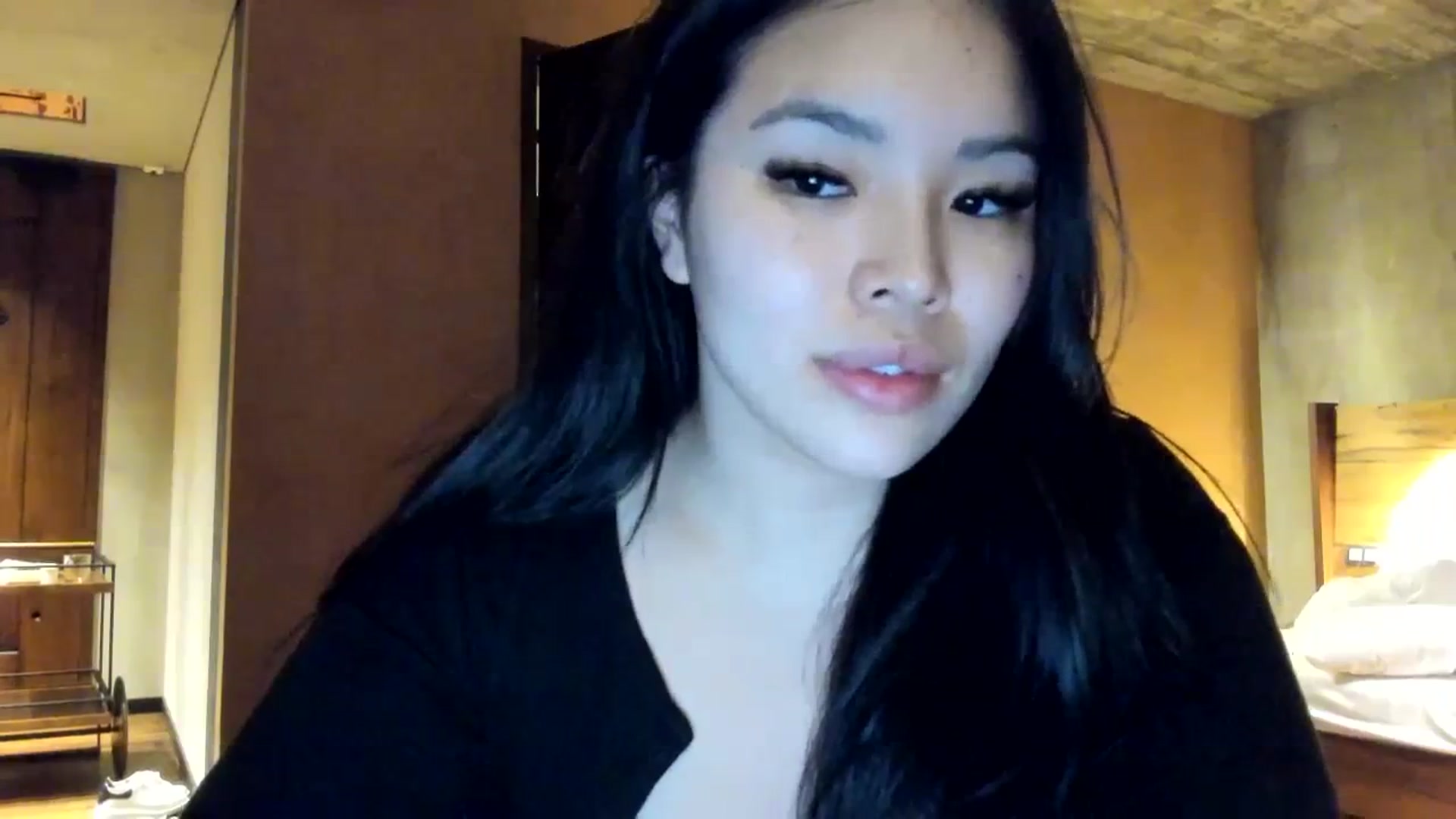 Gallery image thumbnail from DumplingHyuga's myfreecams stream on, 12/03/2023, 02:00 image 11 of 20