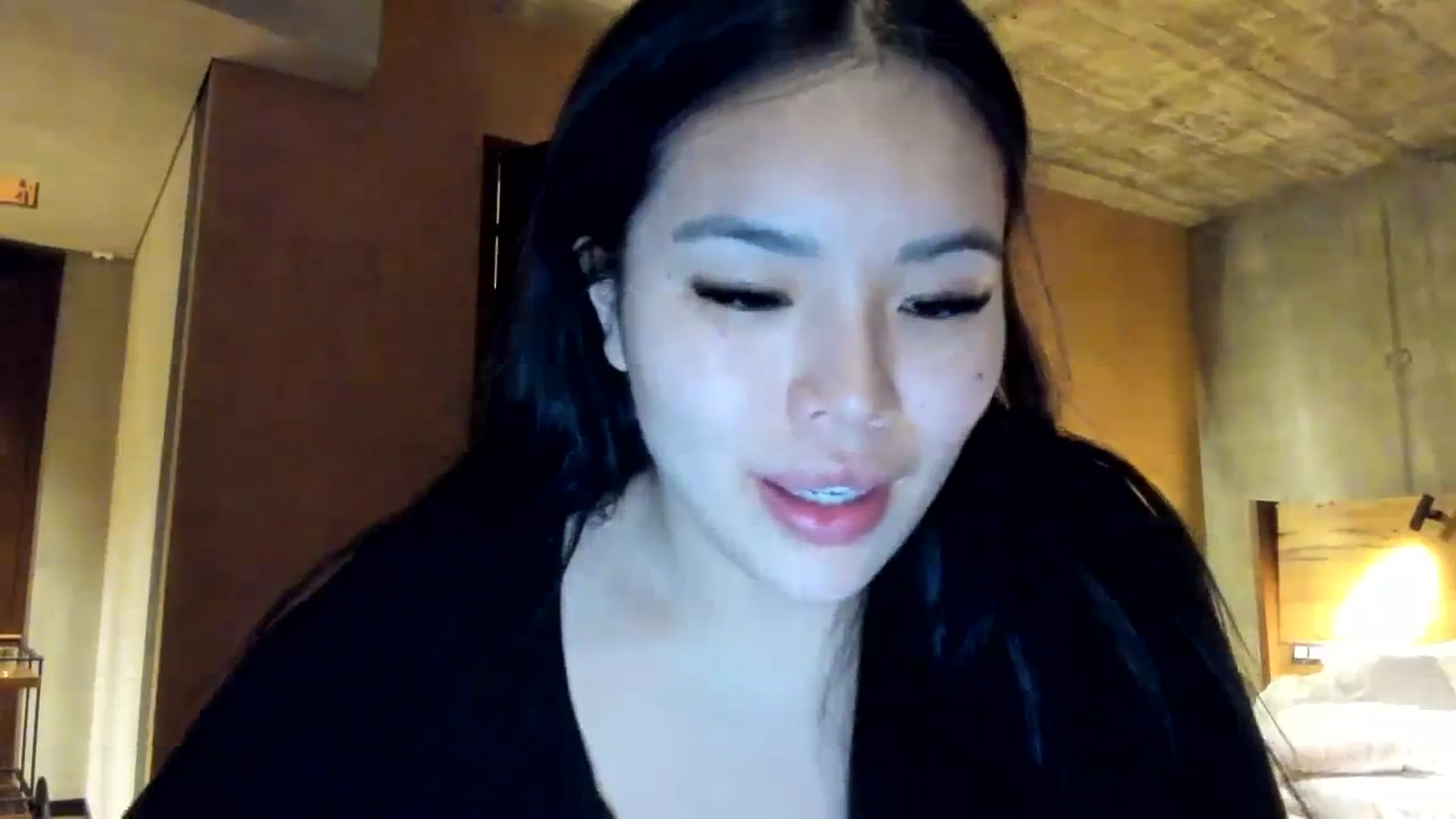 Gallery image thumbnail from DumplingHyuga's myfreecams stream on, 12/03/2023, 02:00 image 10 of 20