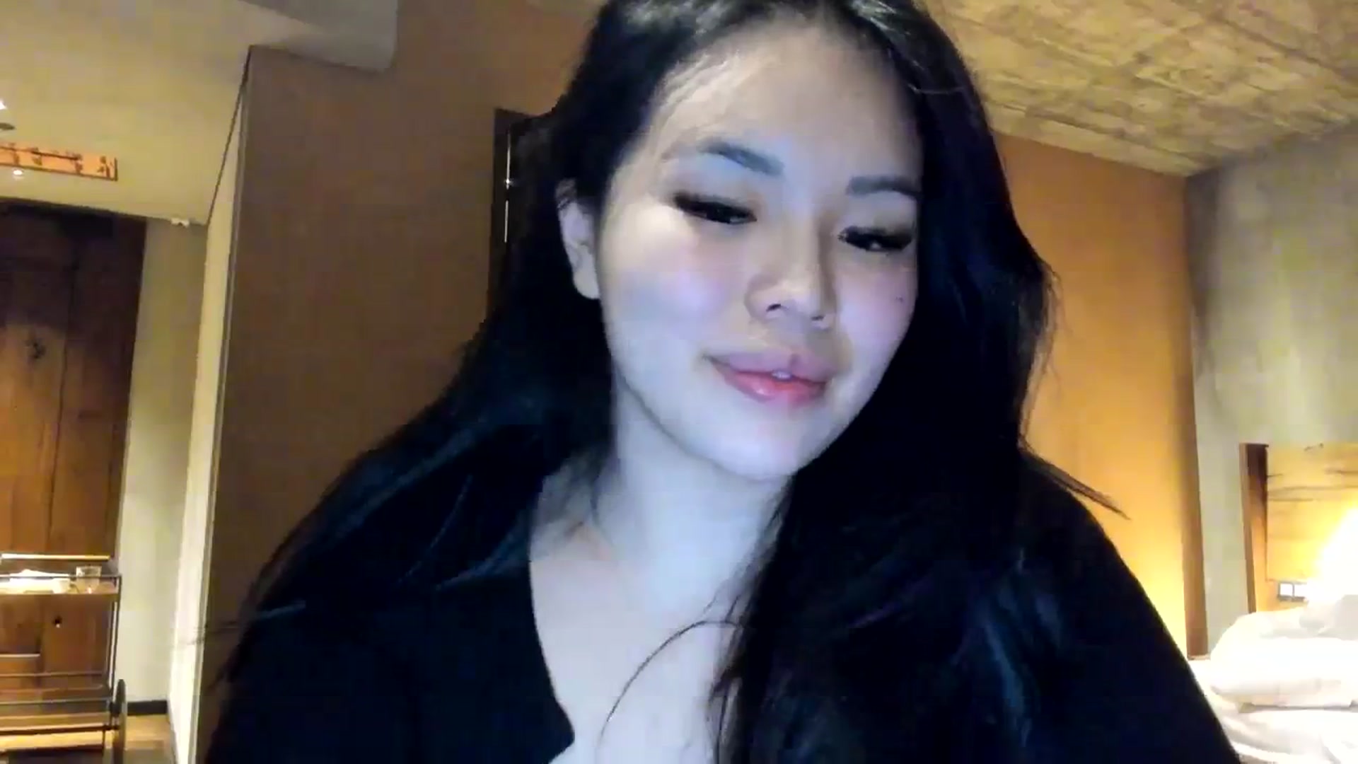 Gallery image thumbnail from DumplingHyuga's myfreecams stream on, 12/03/2023, 03:59 image 17 of 20