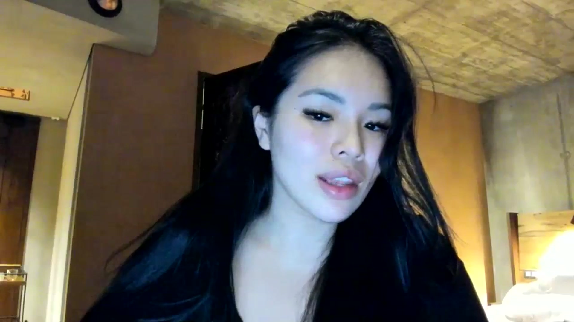 Gallery image thumbnail from DumplingHyuga's myfreecams stream on, 12/03/2023, 03:59 image 11 of 20