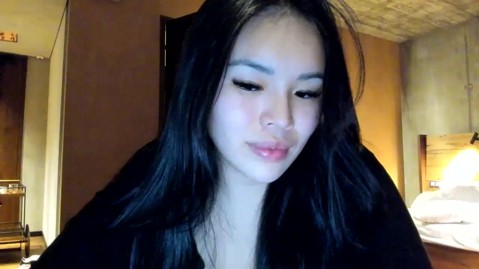 Gallery image thumbnail from DumplingHyuga's myfreecams stream on, 12/03/2023, 03:59 image 7 of 20