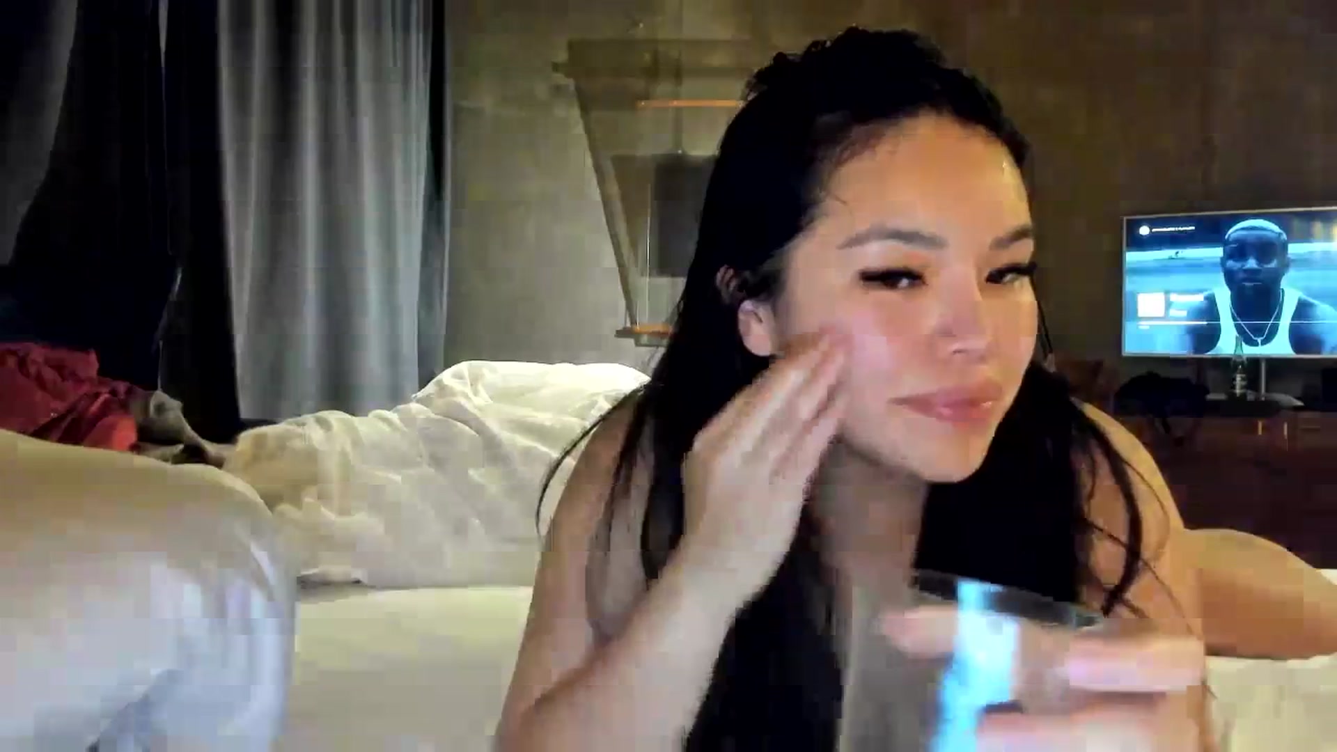 Gallery image thumbnail from DumplingHyuga's myfreecams stream on, 12/04/2023, 04:13 image 7 of 20