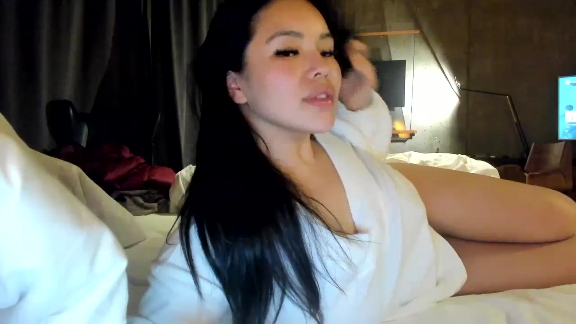 Gallery image thumbnail from DumplingHyuga's myfreecams stream on, 12/05/2023, 04:37 image 9 of 20