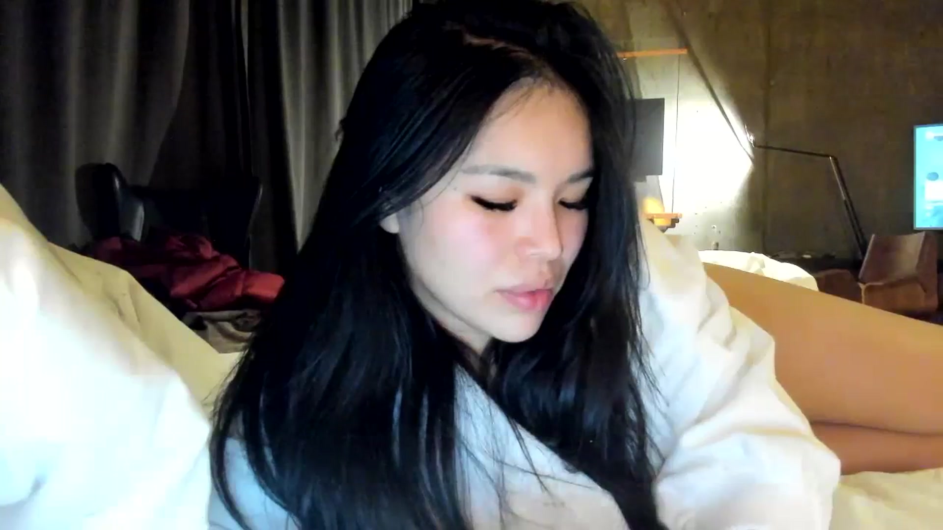 Gallery image thumbnail from DumplingHyuga's myfreecams stream on, 12/05/2023, 04:37 image 10 of 20