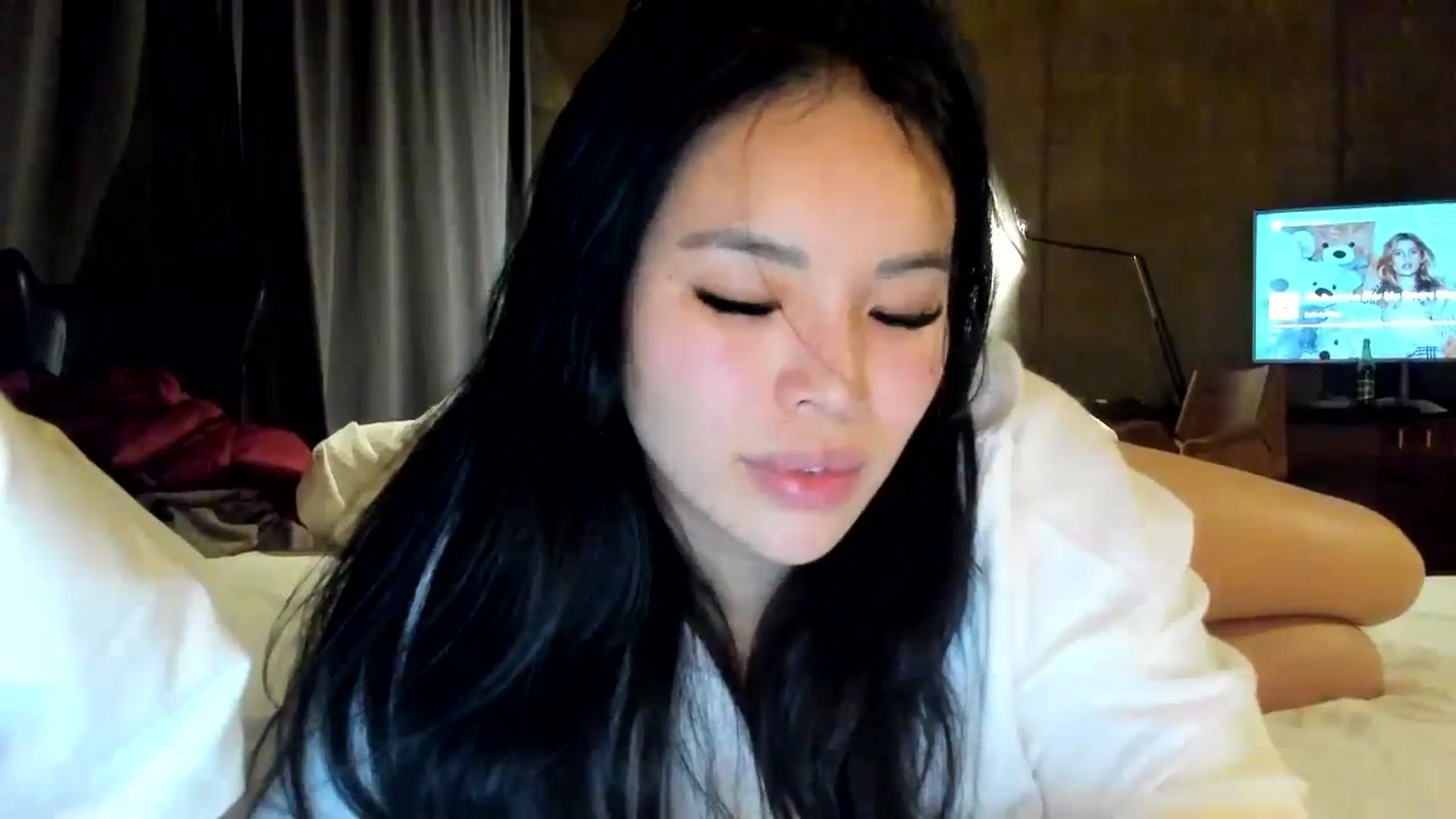 Gallery image thumbnail from DumplingHyuga's myfreecams stream on, 12/05/2023, 04:37 image 11 of 20