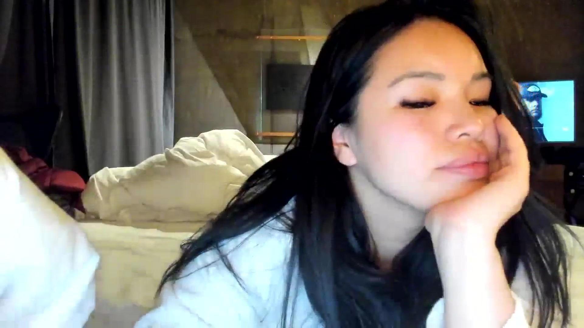Gallery image thumbnail from DumplingHyuga's myfreecams stream on, 12/05/2023, 04:37 image 18 of 20