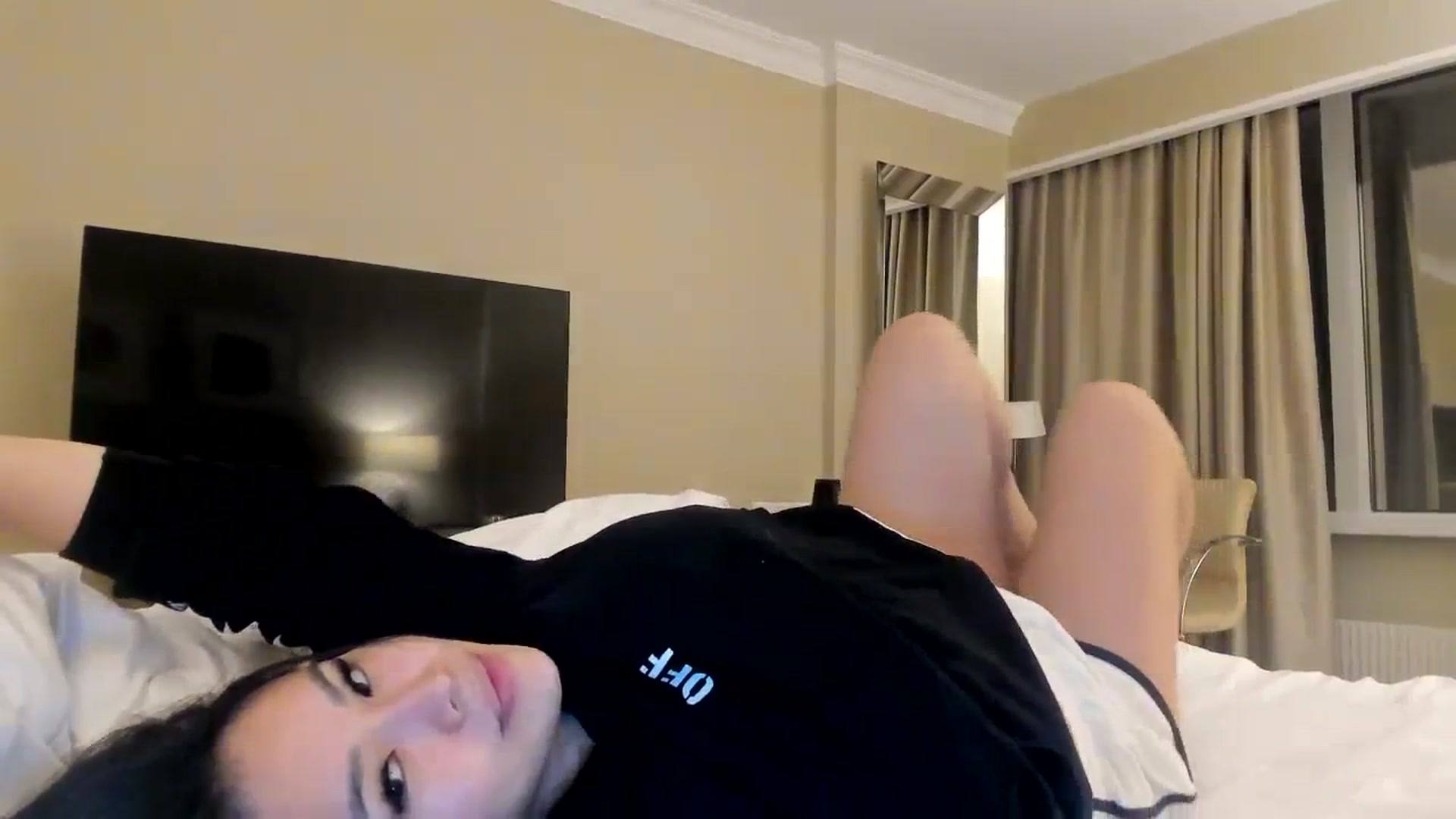 Gallery image thumbnail from DumplingHyuga's myfreecams stream on, 12/11/2023, 04:46 image 10 of 20