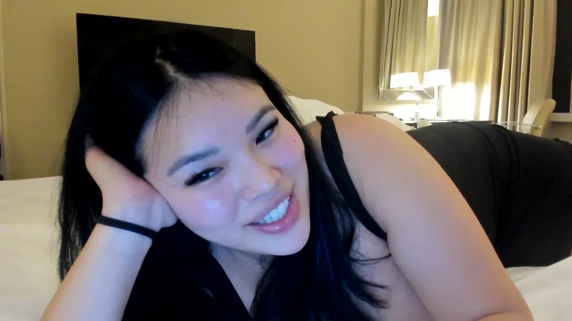 Gallery image thumbnail from DumplingHyuga's myfreecams stream on, 12/13/2023, 03:43 image 12 of 20