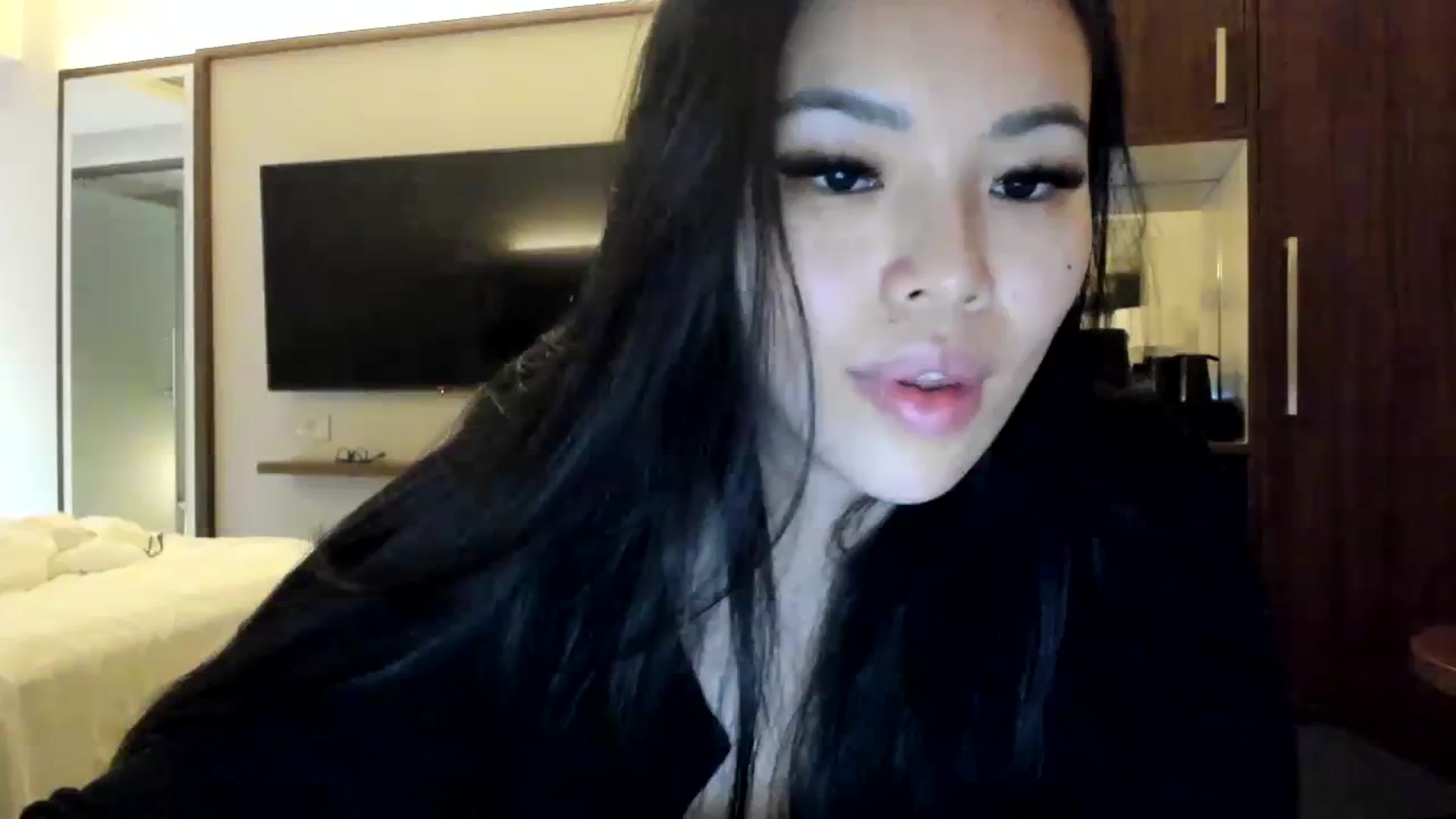 Gallery image thumbnail from DumplingHyuga's myfreecams stream on, 12/15/2023, 03:51 image 6 of 20