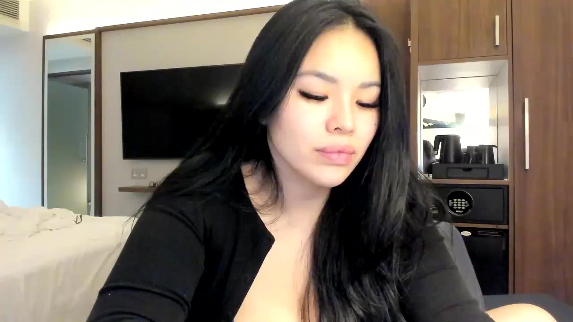 Gallery image thumbnail from DumplingHyuga's myfreecams stream on, 12/15/2023, 03:51 image 14 of 20