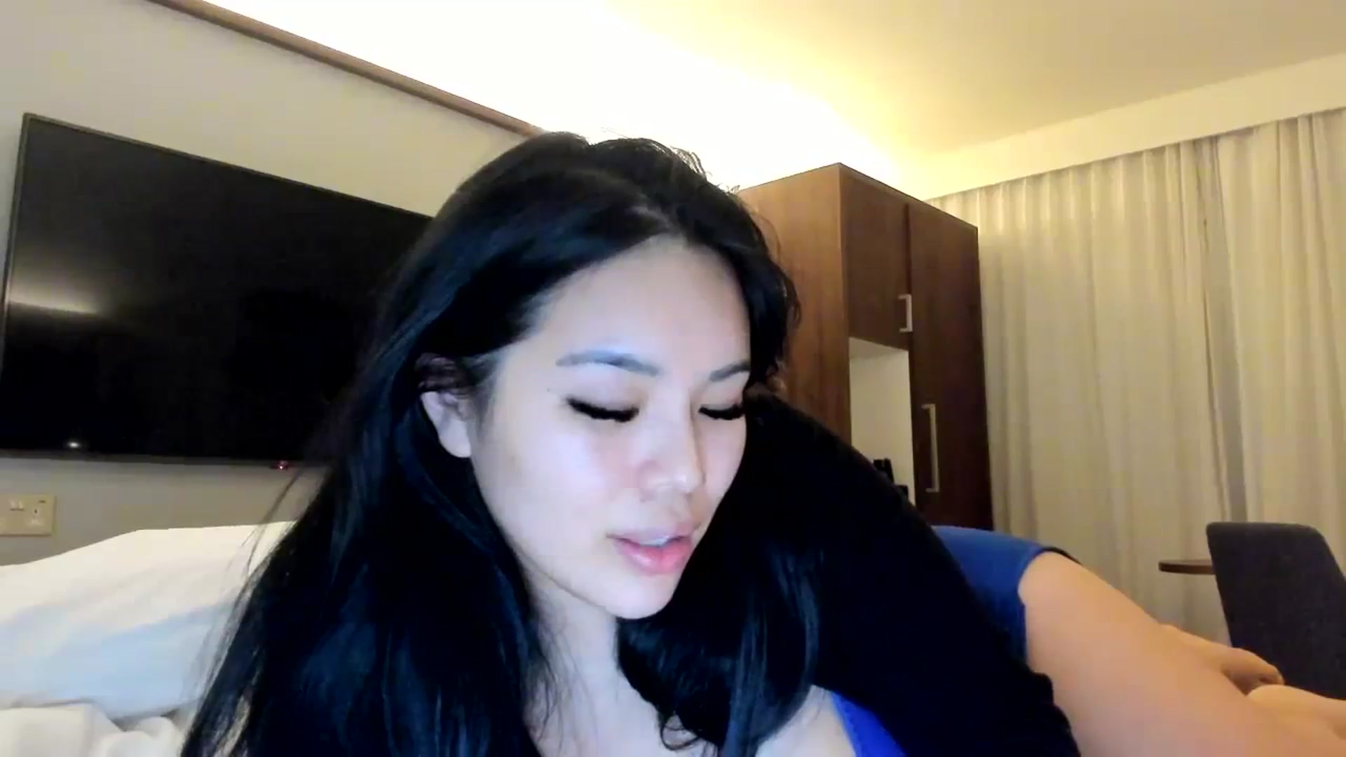 Gallery image thumbnail from DumplingHyuga's myfreecams stream on, 12/15/2023, 03:51 image 2 of 20