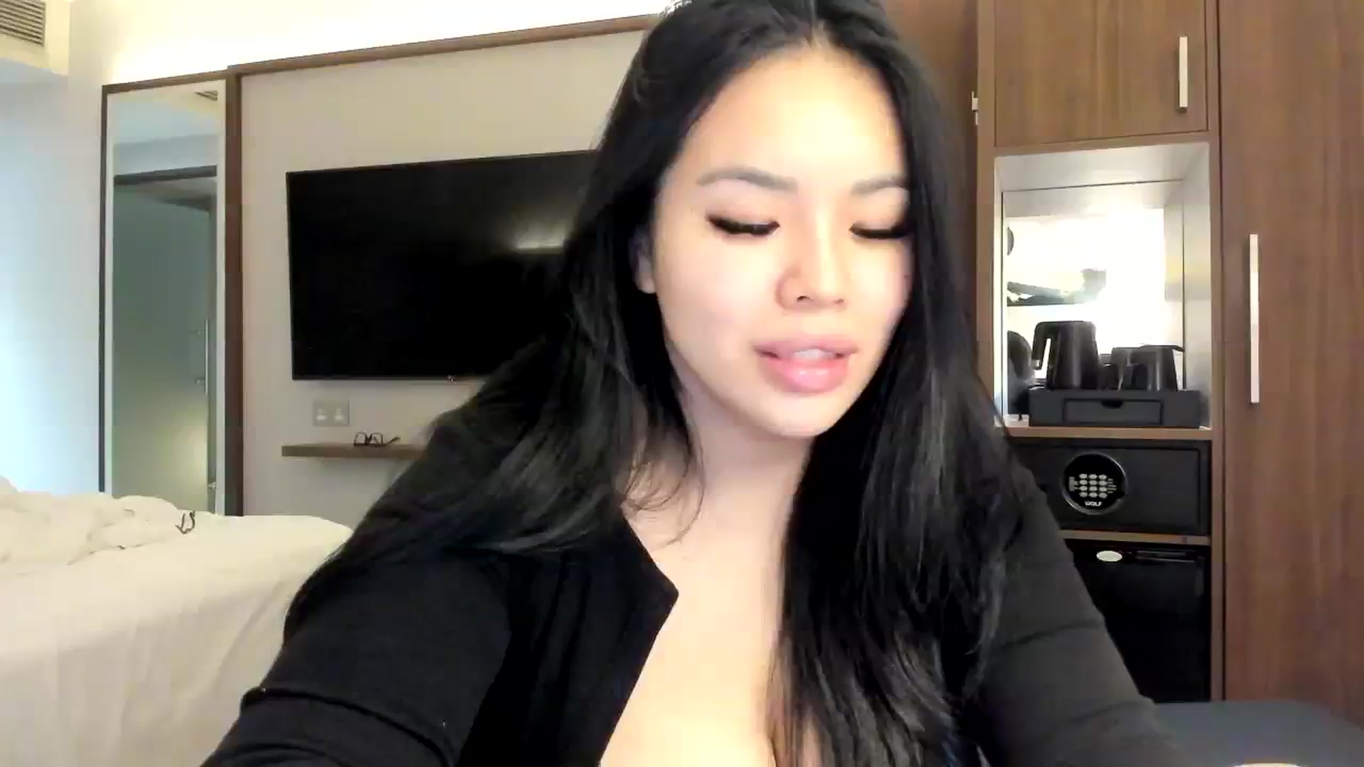 Gallery image thumbnail from DumplingHyuga's myfreecams stream on, 12/15/2023, 03:51 image 16 of 20