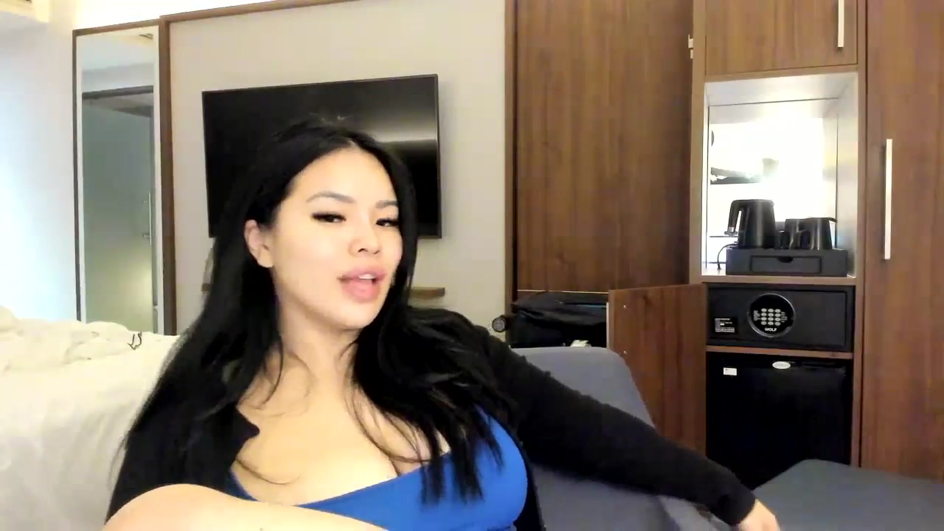 Gallery image thumbnail from DumplingHyuga's myfreecams stream on, 12/15/2023, 04:50 image 6 of 20