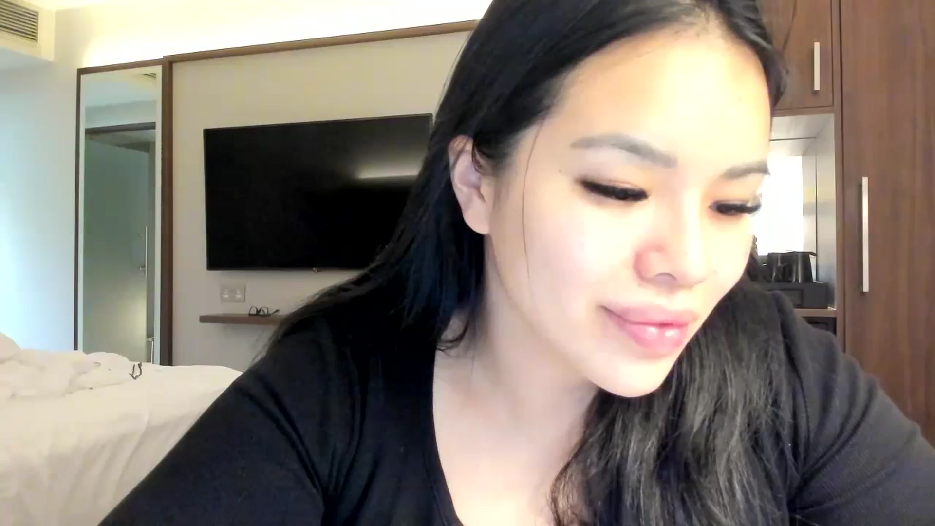 Gallery image thumbnail from DumplingHyuga's myfreecams stream on, 12/15/2023, 04:50 image 12 of 20