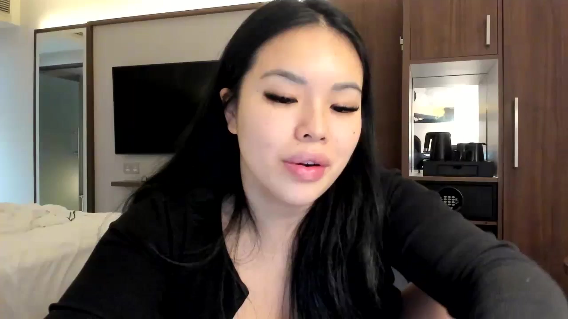 Gallery image thumbnail from DumplingHyuga's myfreecams stream on, 12/15/2023, 04:50 image 1 of 20