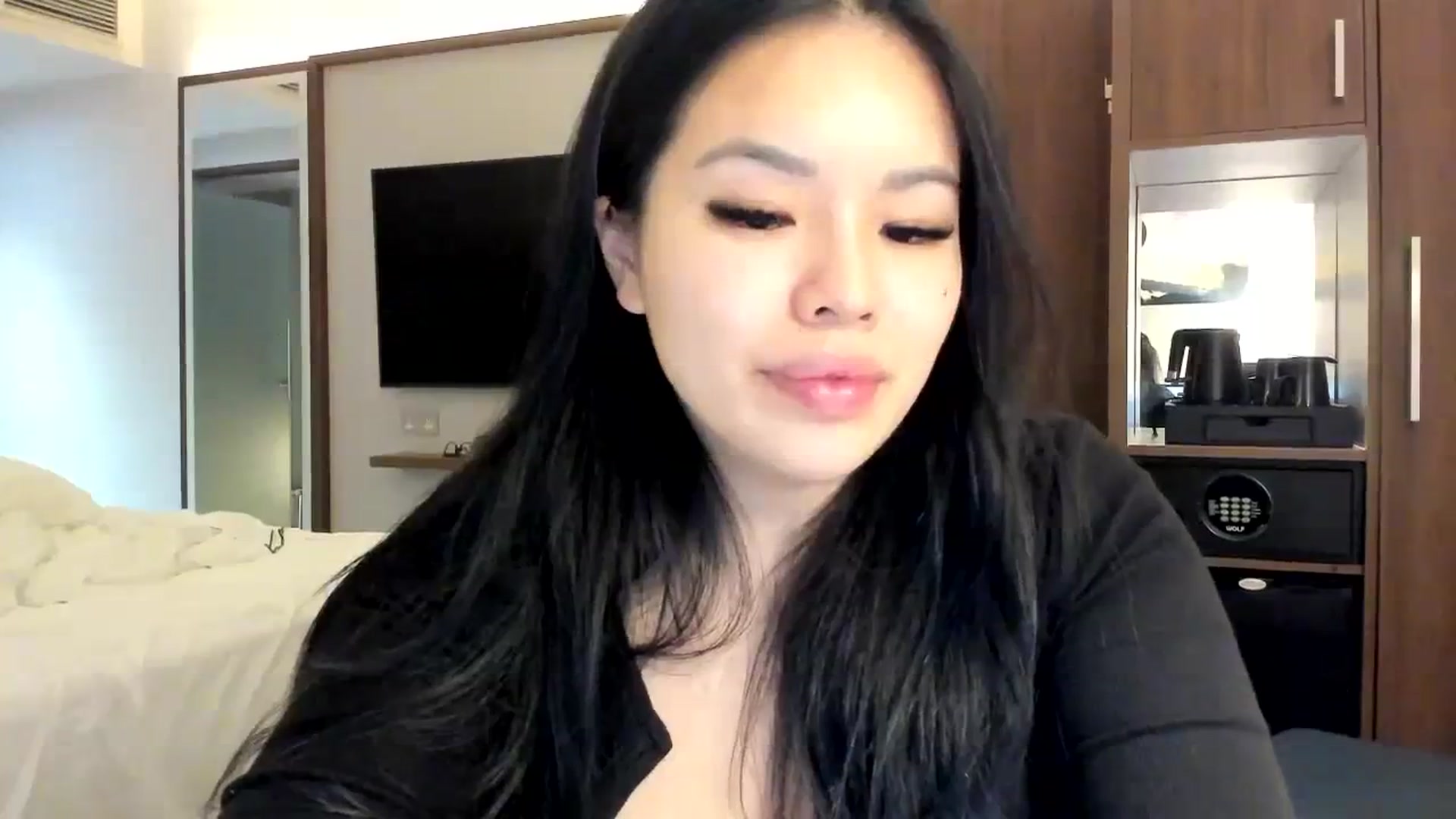 Gallery image thumbnail from DumplingHyuga's myfreecams stream on, 12/15/2023, 04:50 image 19 of 20