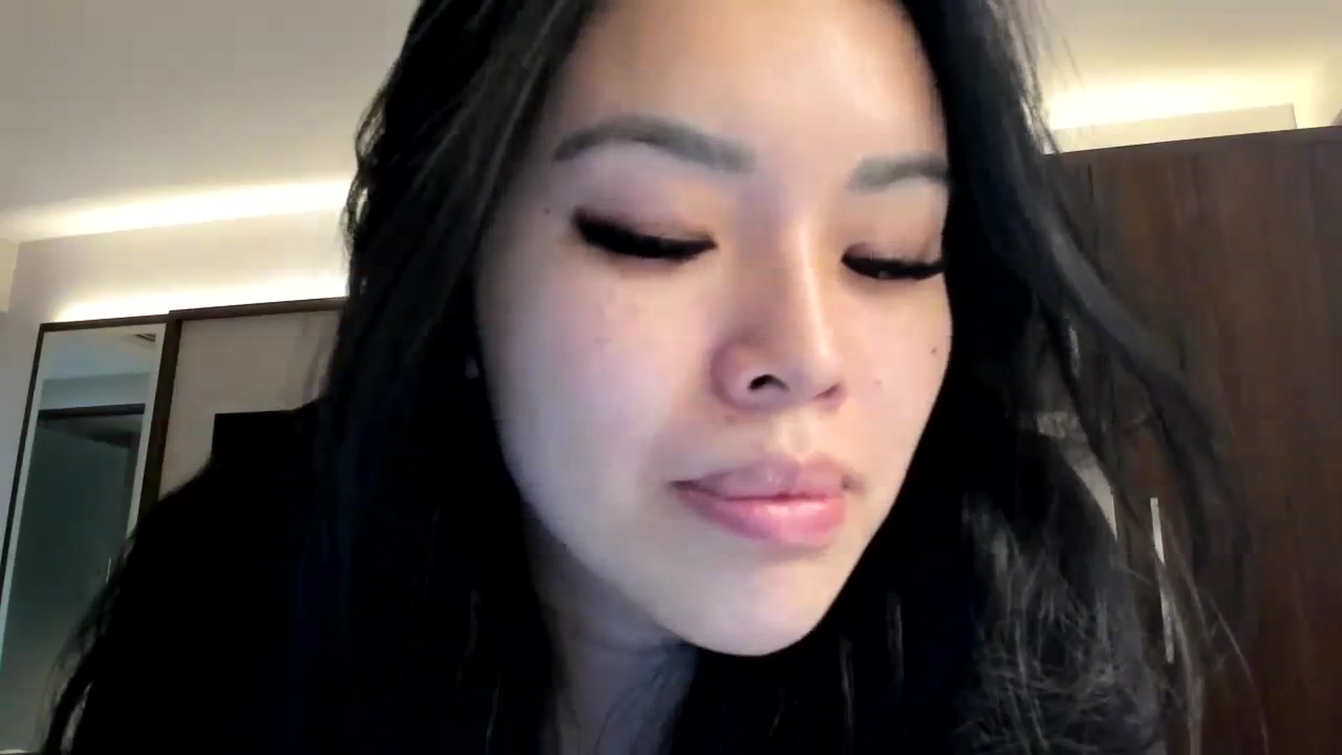 Gallery image thumbnail from DumplingHyuga's myfreecams stream on, 12/15/2023, 04:50 image 3 of 20