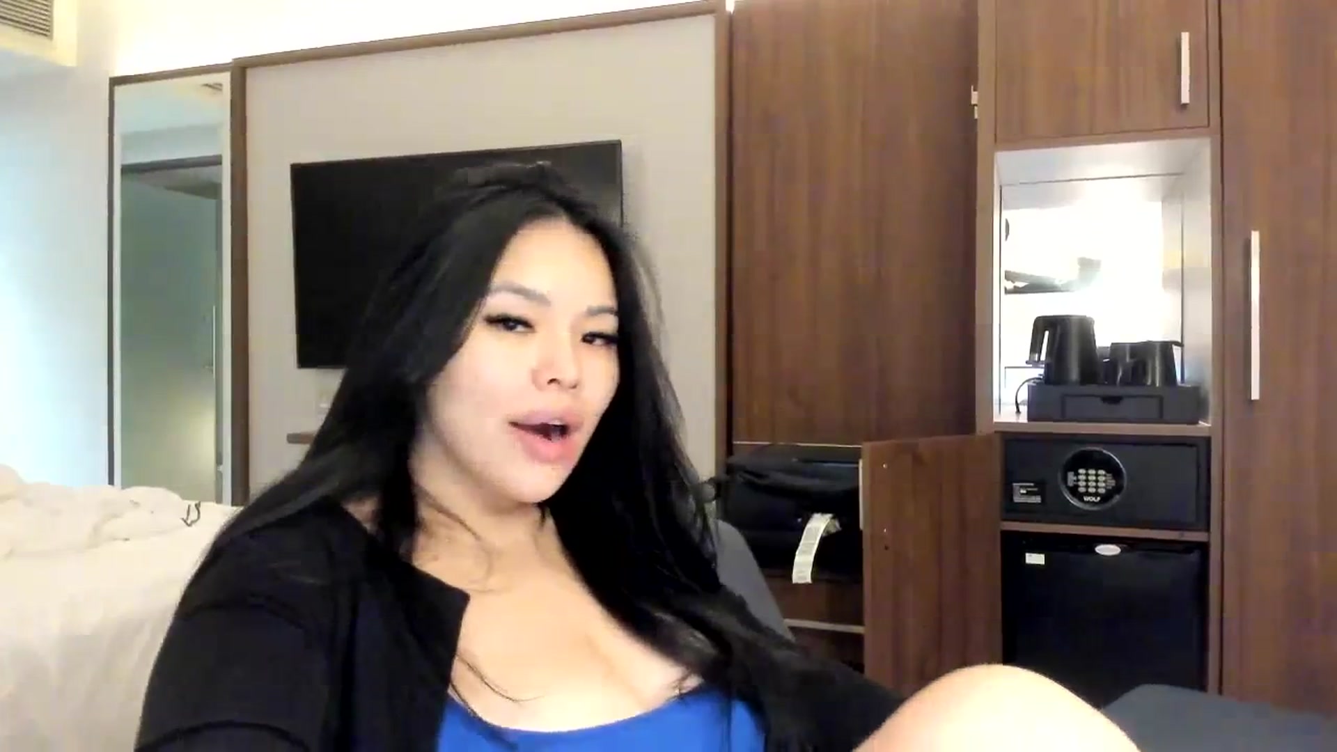 Gallery image thumbnail from DumplingHyuga's myfreecams stream on, 12/15/2023, 04:50 image 5 of 20