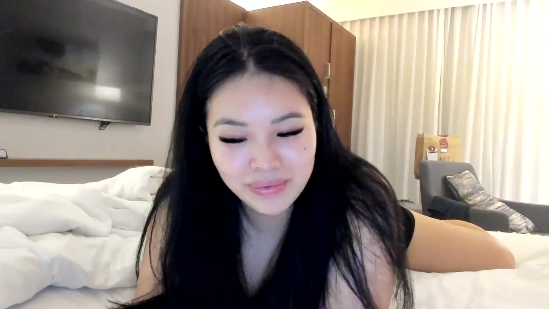 Gallery image thumbnail from DumplingHyuga's myfreecams stream on, 12/16/2023, 04:07 image 10 of 20