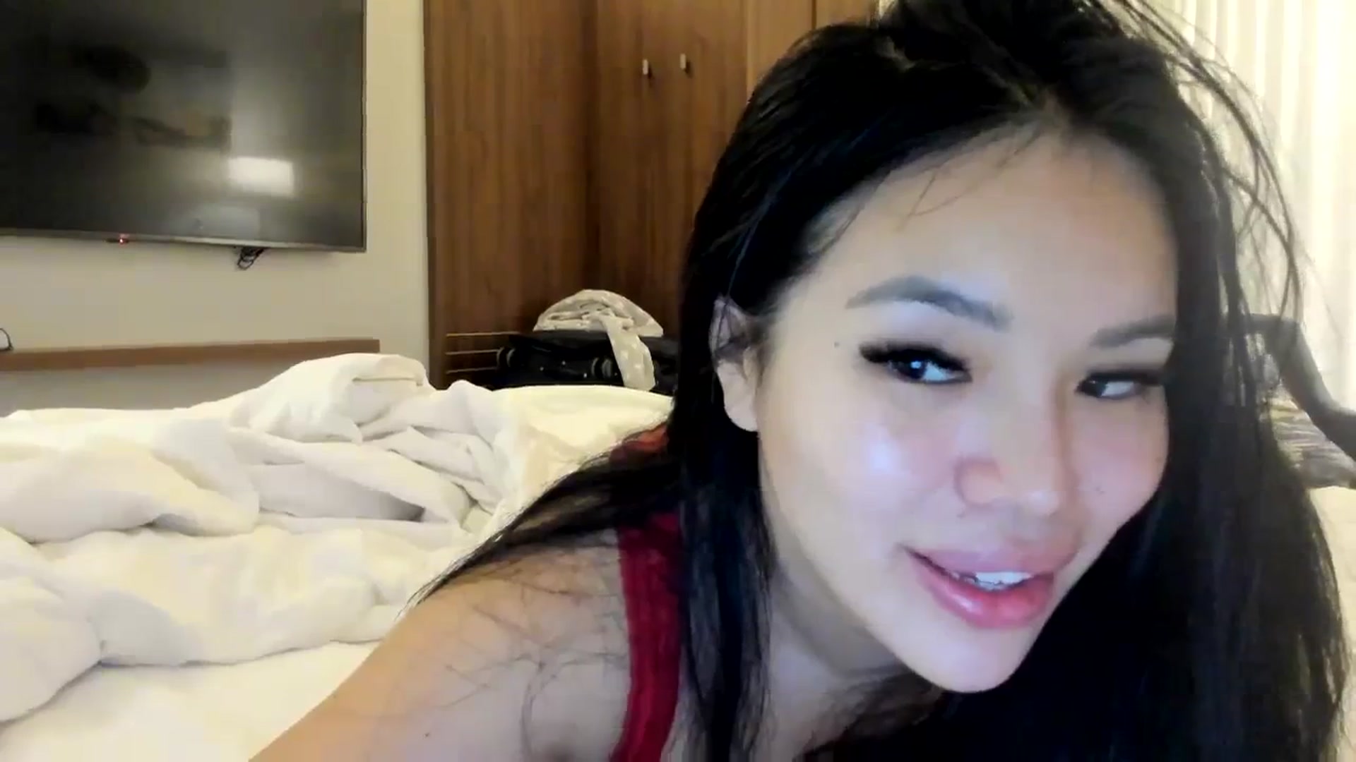 Gallery image thumbnail from DumplingHyuga's myfreecams stream on, 12/16/2023, 04:07 image 3 of 20