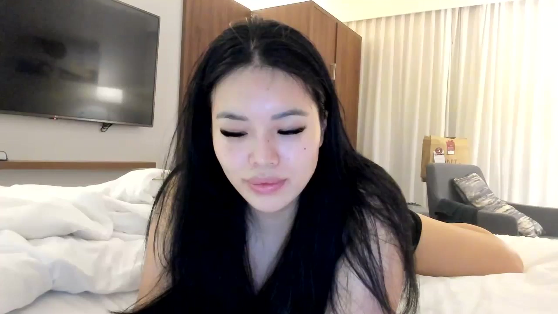 Gallery image thumbnail from DumplingHyuga's myfreecams stream on, 12/16/2023, 04:07 image 9 of 20