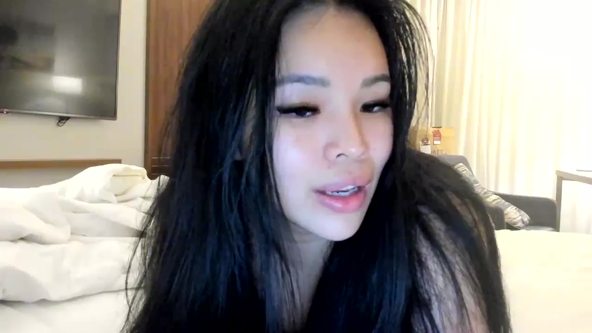 Gallery image thumbnail from DumplingHyuga's myfreecams stream on, 12/16/2023, 04:07 image 7 of 20
