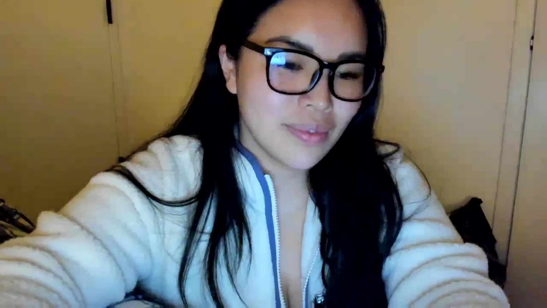 Gallery image thumbnail from DumplingHyuga's myfreecams stream on, 02/09/2024, 04:40 image 6 of 20