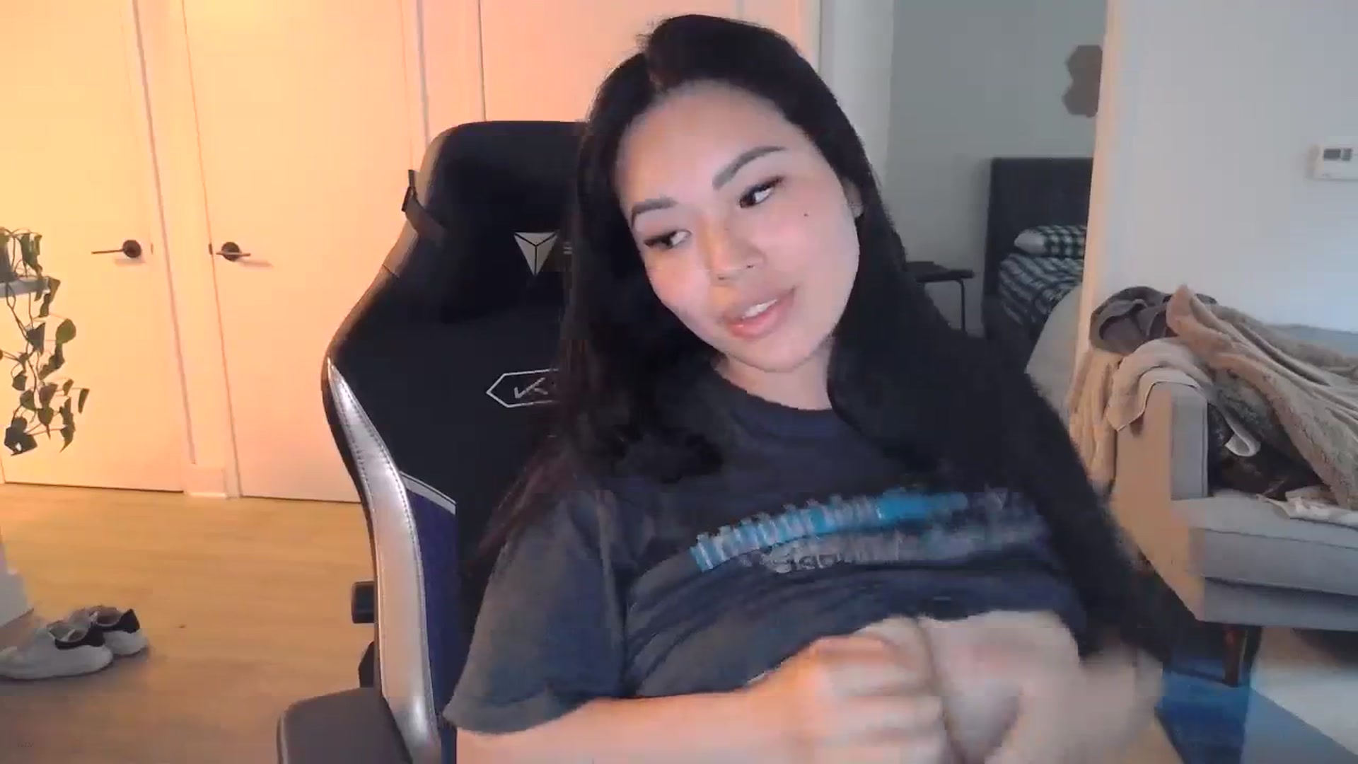 Gallery image thumbnail from DumplingHyuga's myfreecams stream on, 03/05/2024, 21:42 image 6 of 20