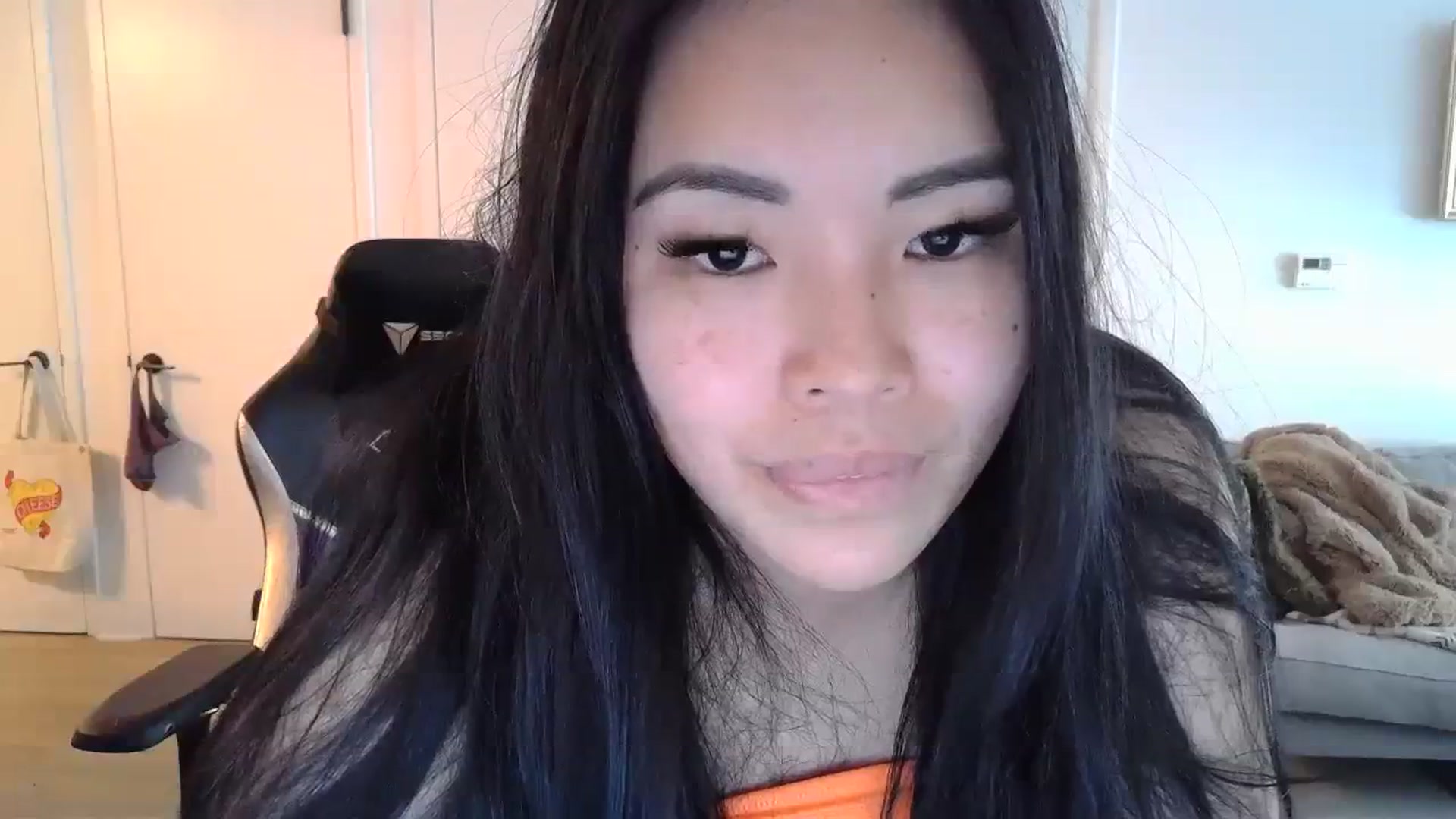 Gallery image thumbnail from DumplingHyuga's myfreecams stream on, 03/25/2024, 18:17 image 14 of 20