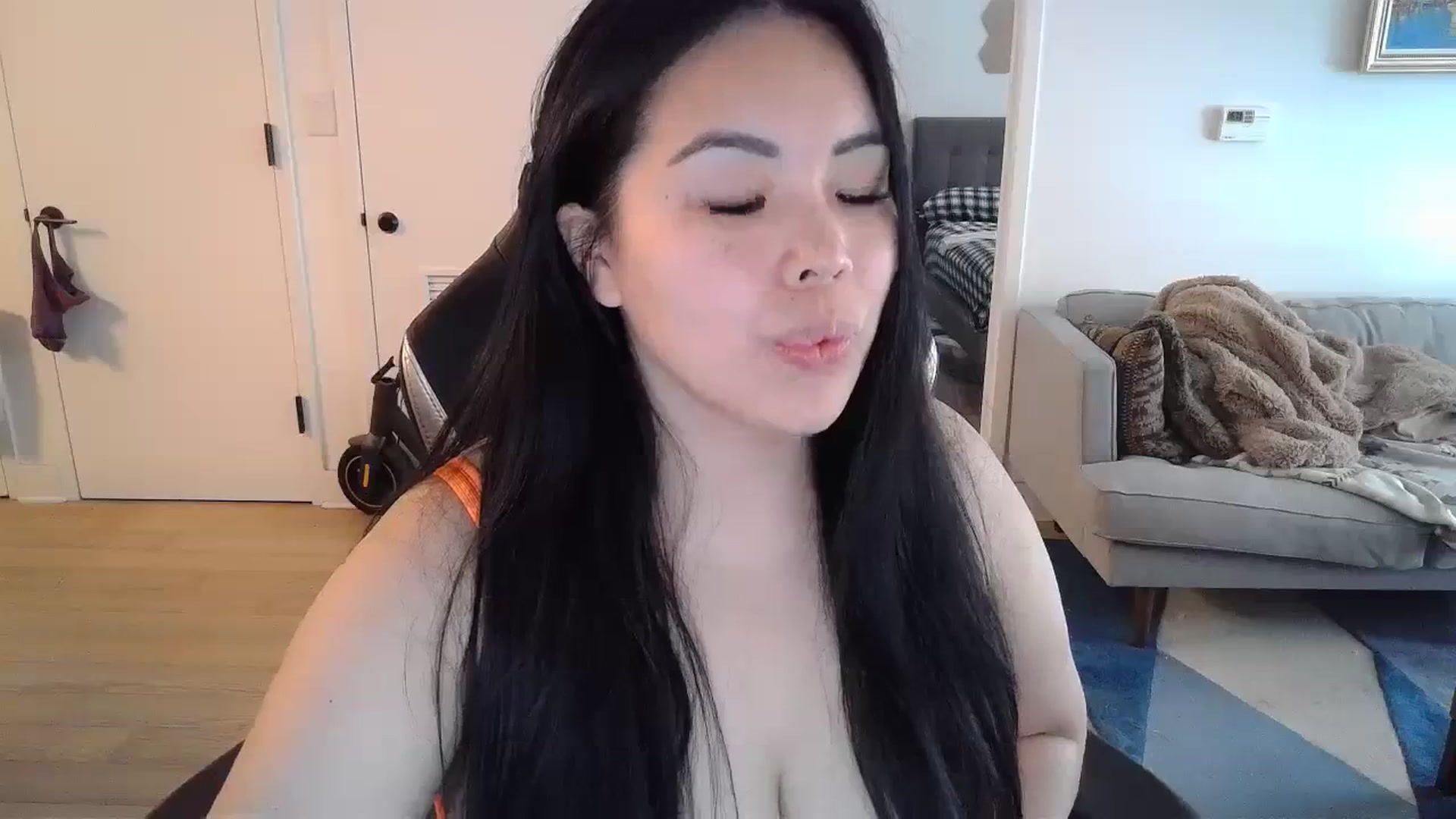 Gallery image thumbnail from DumplingHyuga's myfreecams stream on, 03/25/2024, 18:17 image 8 of 20