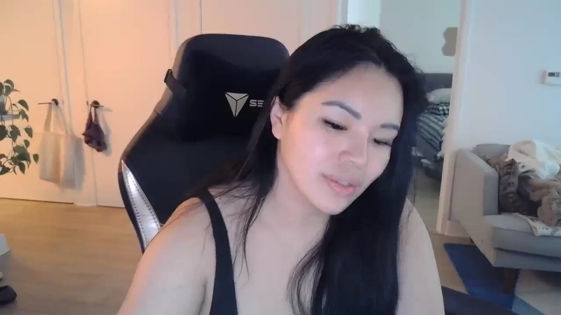Gallery image thumbnail from DumplingHyuga's myfreecams stream on, 03/26/2024, 21:48 image 17 of 20