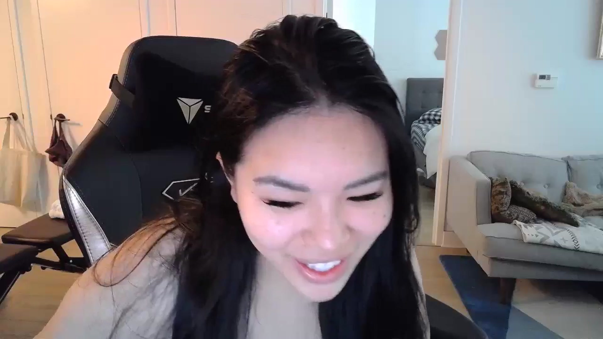 Gallery image thumbnail from DumplingHyuga's myfreecams stream on, 03/27/2024, 16:59 image 16 of 20