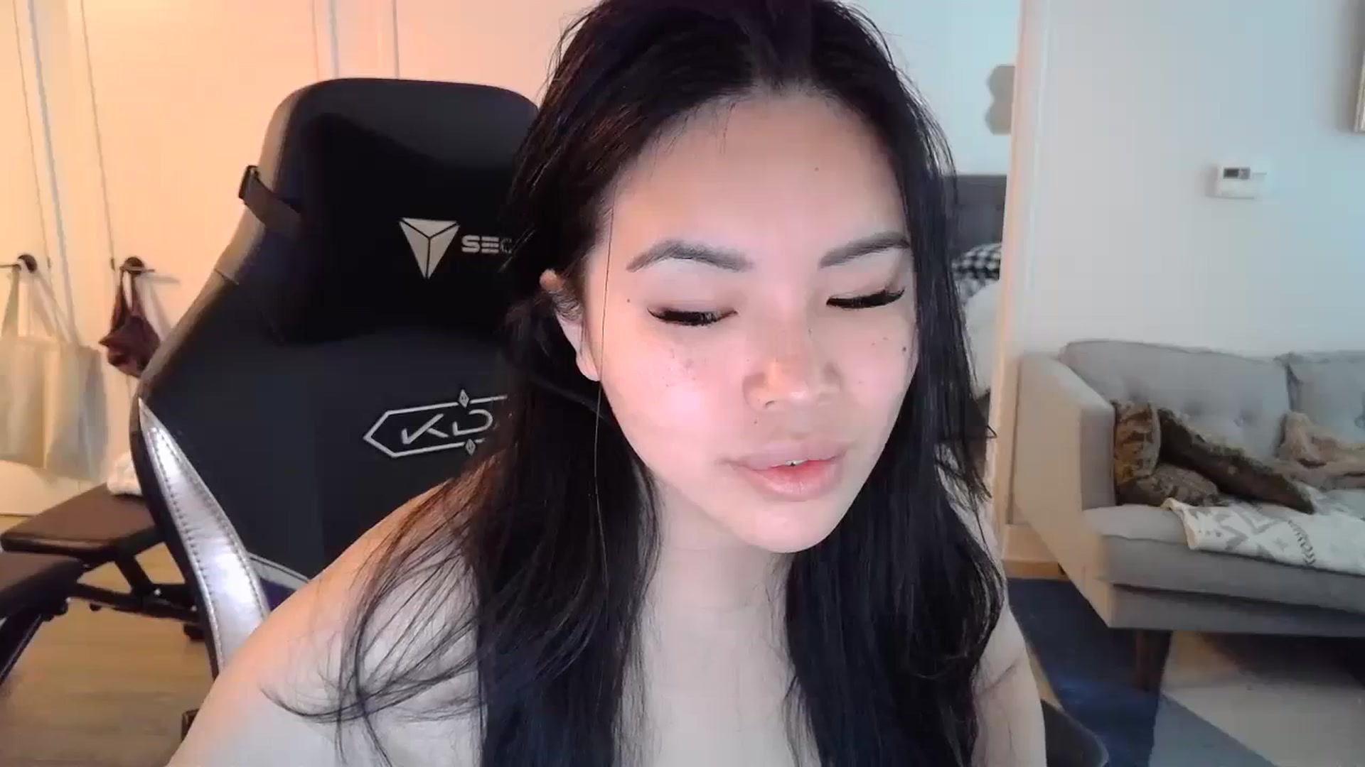 Gallery image thumbnail from DumplingHyuga's myfreecams stream on, 03/27/2024, 16:59 image 18 of 20